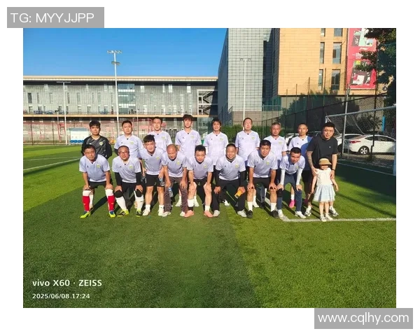 心理较量与团队韧性成都足球队与重庆足球队赛后复盘分析